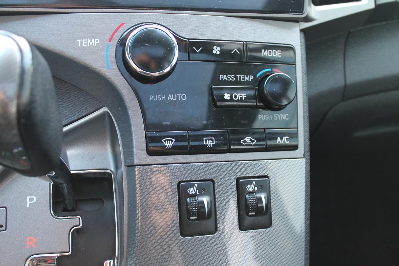 2016 Toyota Venza XLE Photo