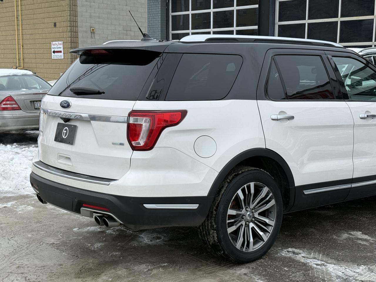 2018 Ford Explorer PLATINUM | PANO | 7 SEATER | Photo
