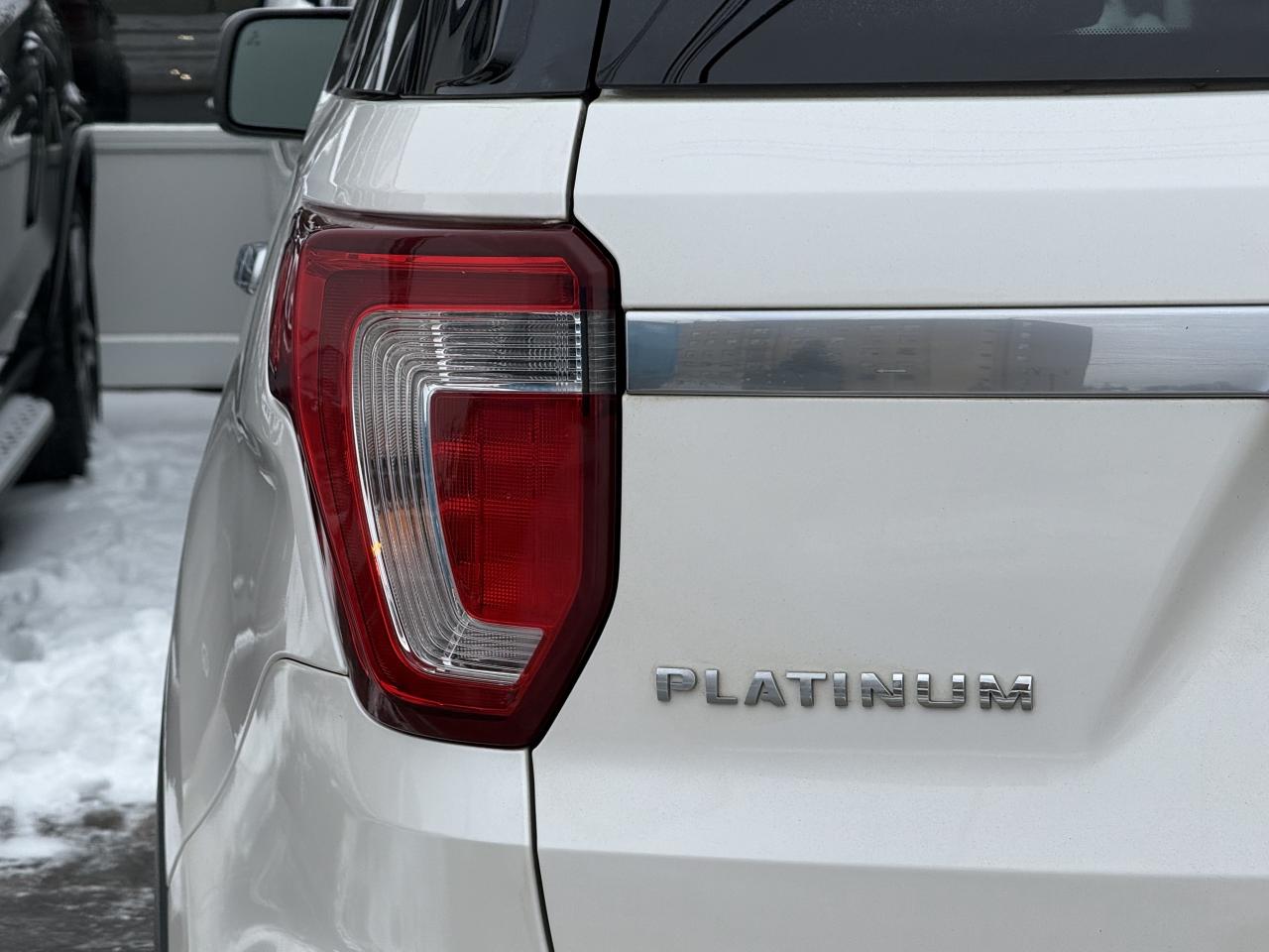 2018 Ford Explorer PLATINUM | PANO | 7 SEATER | Photo