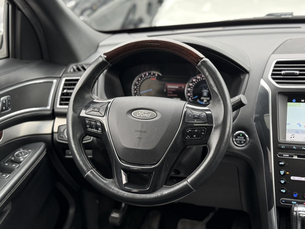 2018 Ford Explorer PLATINUM | PANO | 7 SEATER | Photo