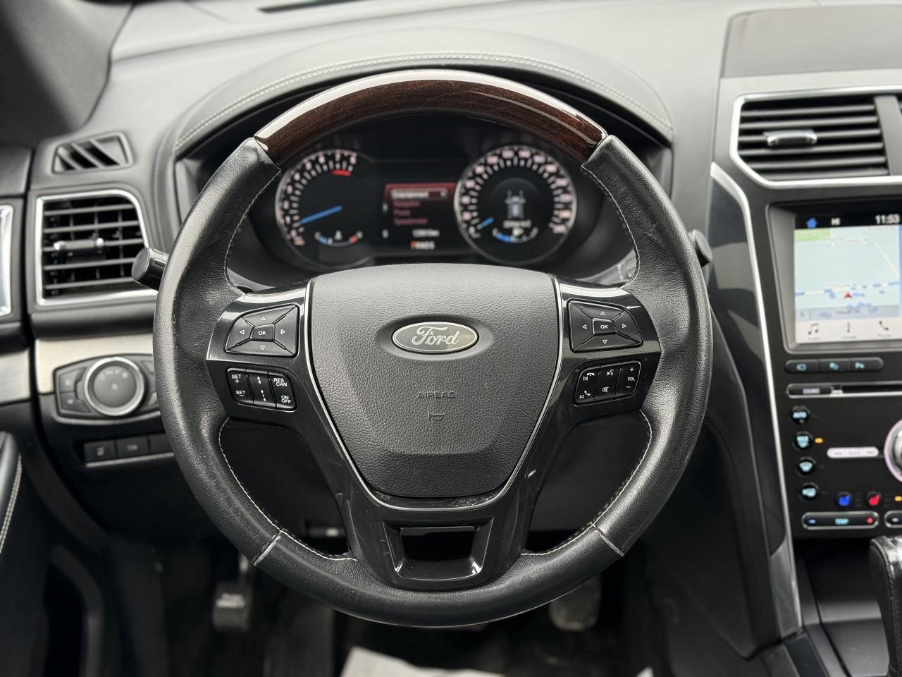 2018 Ford Explorer PLATINUM | PANO | 7 SEATER | Photo