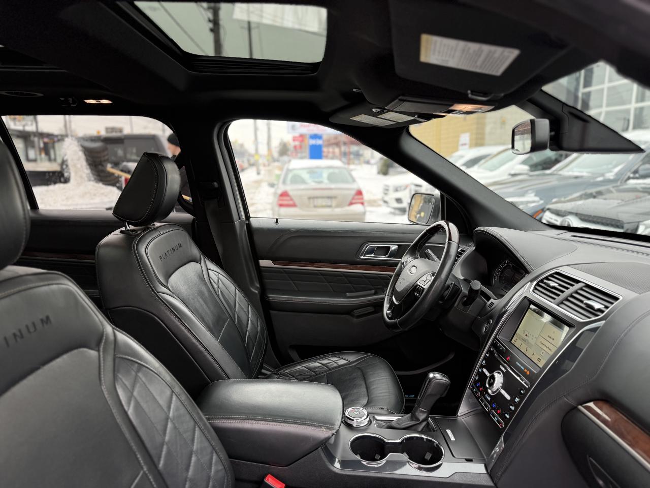 2018 Ford Explorer PLATINUM | PANO | 7 SEATER | Photo