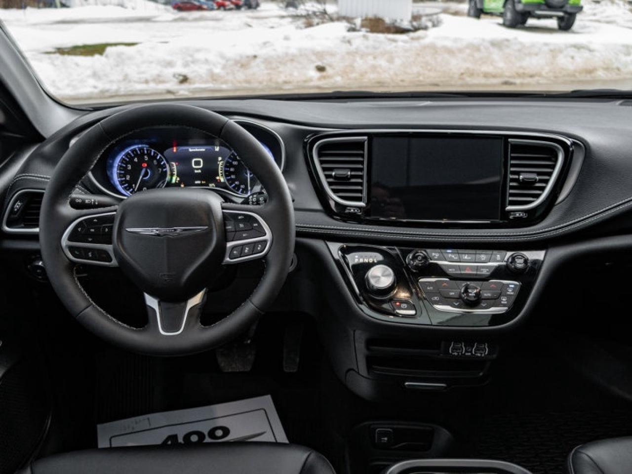 2025 Chrysler Pacifica Select Photo2