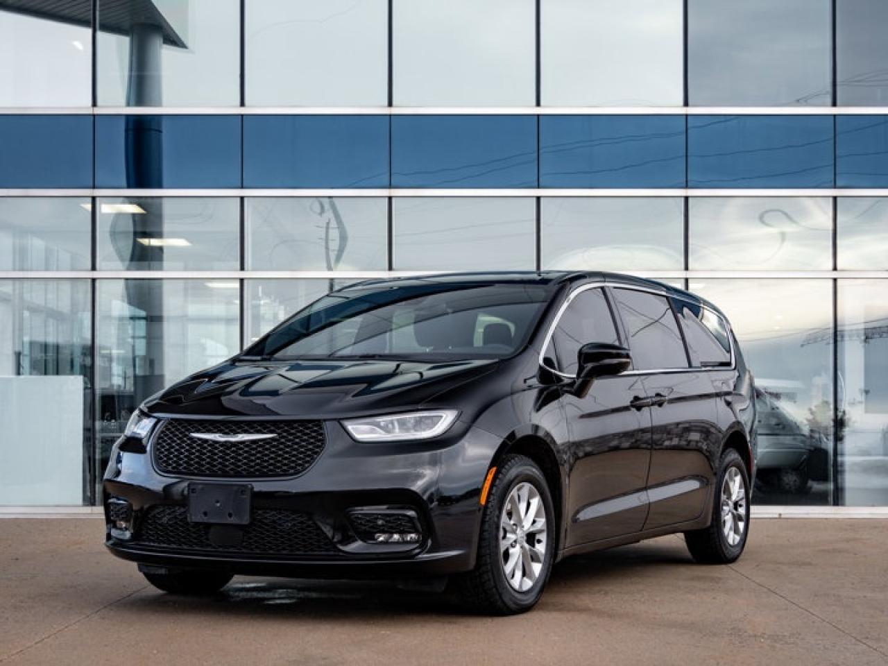 2025 Chrysler Pacifica Select Photo