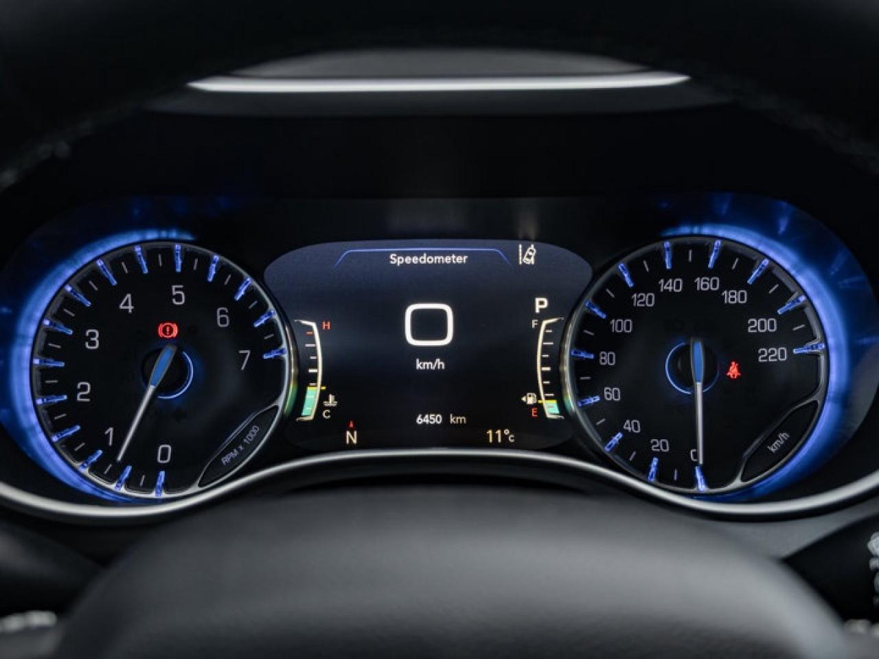 2025 Chrysler Pacifica Select Photo