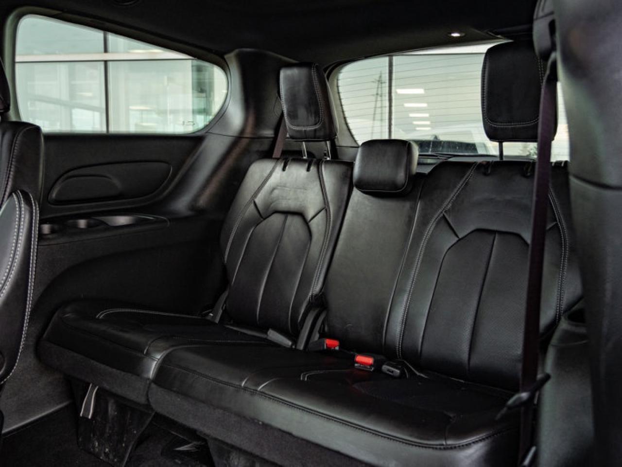 2025 Chrysler Pacifica Select Photo