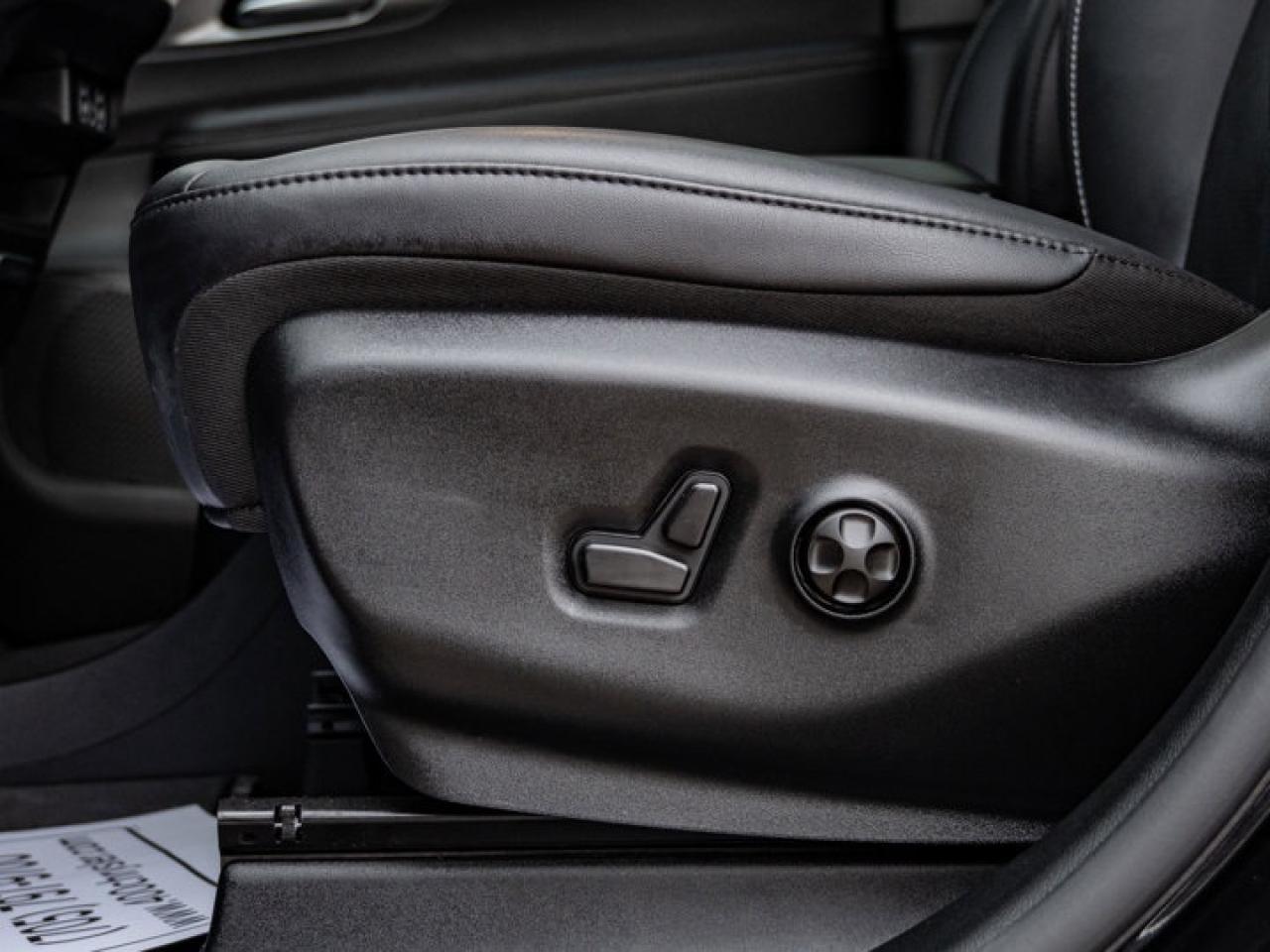 2025 Chrysler Pacifica Select Photo