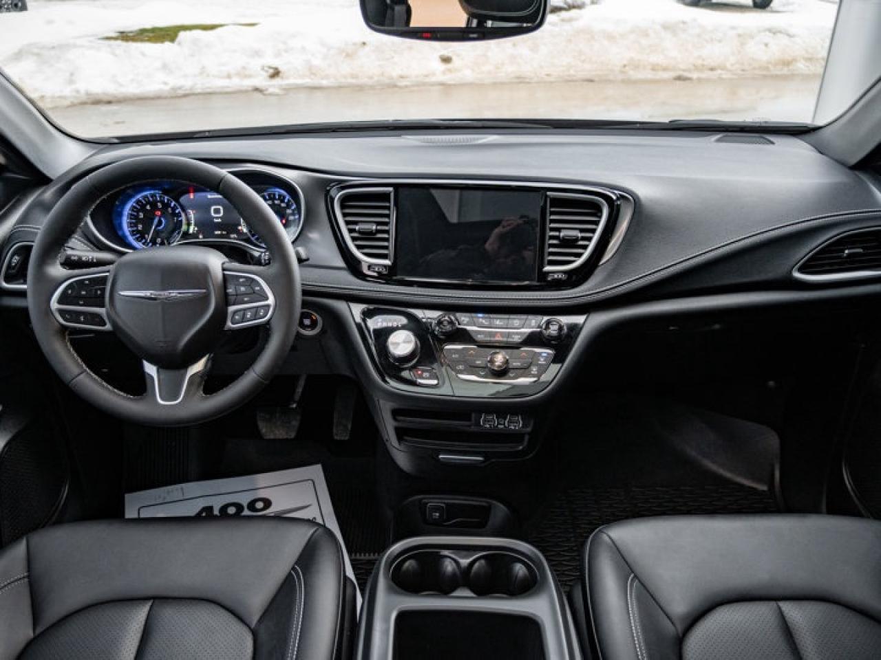 2025 Chrysler Pacifica Select Photo