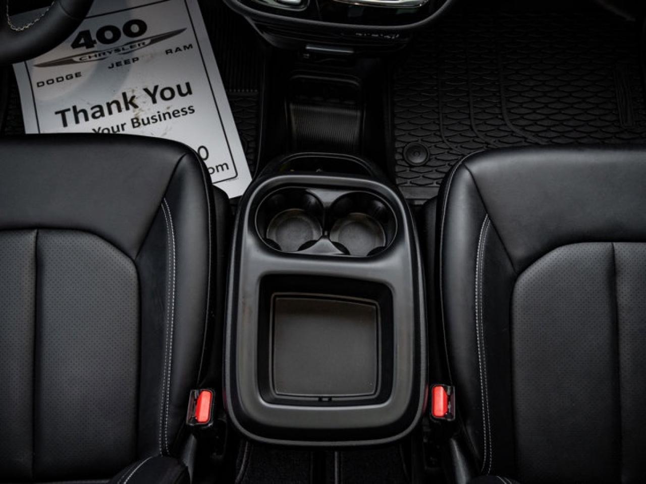 2025 Chrysler Pacifica Select Photo