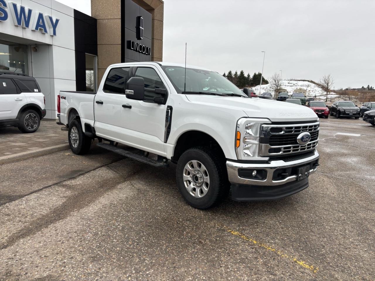 2024 Ford F-250 XLT, CREW CAB, 7.3L GAS ENGINE! SHORT BOX! Photo