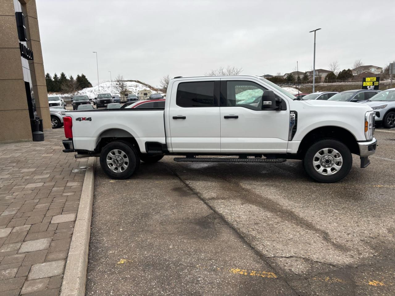 2024 Ford F-250 XLT, CREW CAB, 7.3L GAS ENGINE! SHORT BOX! Photo3