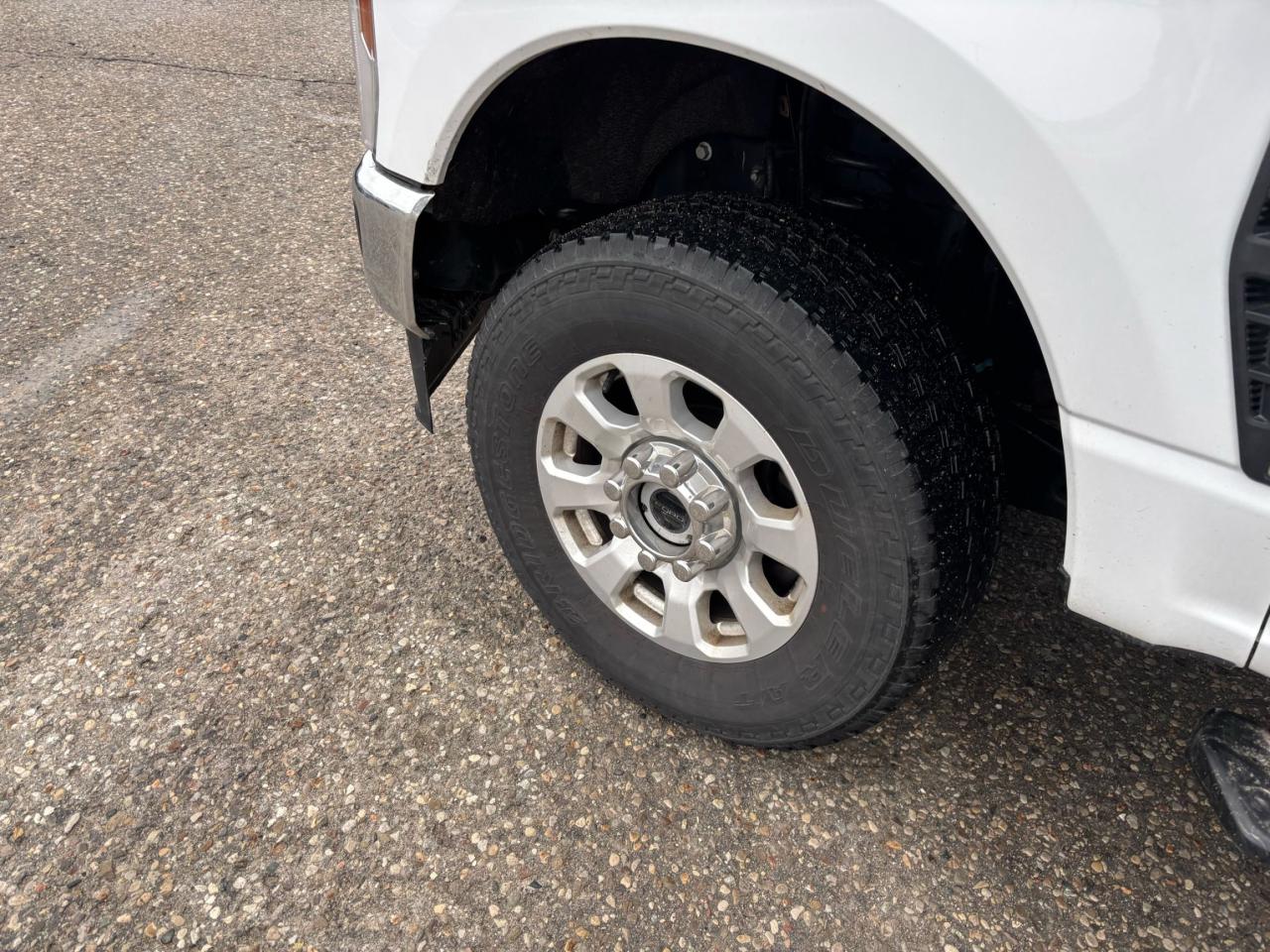 2024 Ford F-250 XLT, CREW CAB, 7.3L GAS ENGINE! SHORT BOX! Photo