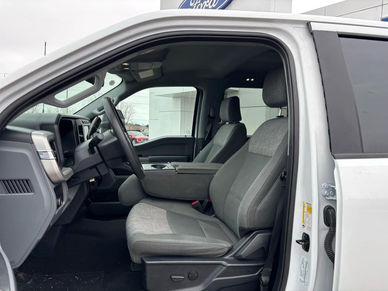 2024 Ford F-250 XLT, CREW CAB, 7.3L GAS ENGINE! SHORT BOX! Photo