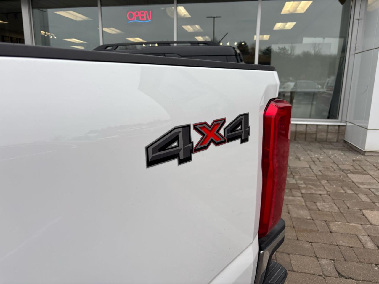 2024 Ford F-250 XLT, CREW CAB, 7.3L GAS ENGINE! SHORT BOX! Photo