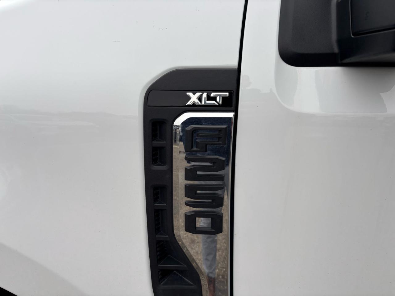 2024 Ford F-250 XLT, CREW CAB, 7.3L GAS ENGINE! SHORT BOX! Photo