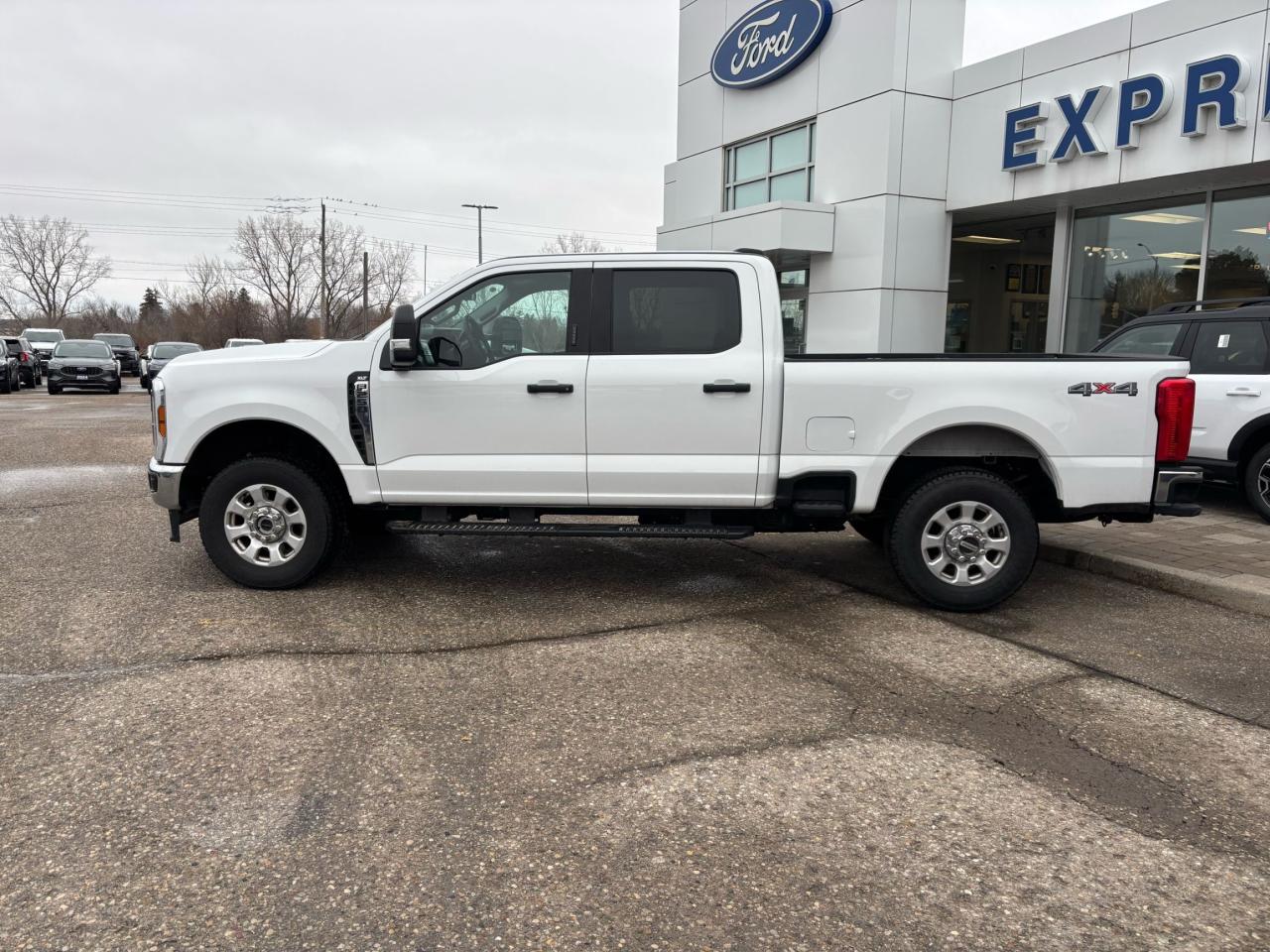 2024 Ford F-250 XLT, CREW CAB, 7.3L GAS ENGINE! SHORT BOX! Photo
