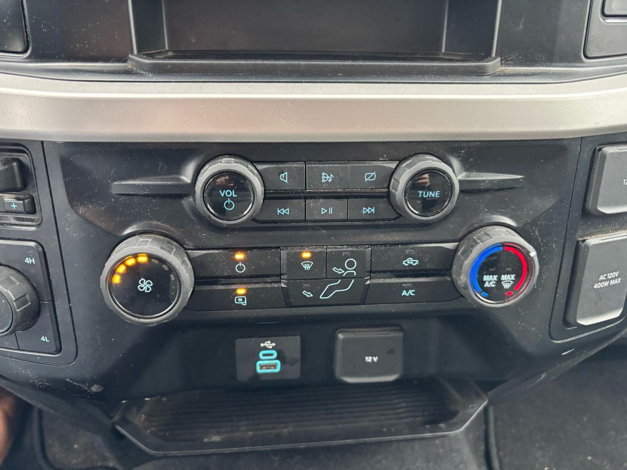 2024 Ford F-250 XLT, CREW CAB, 176"WB, 7.3L GAS ENGINE! Photo