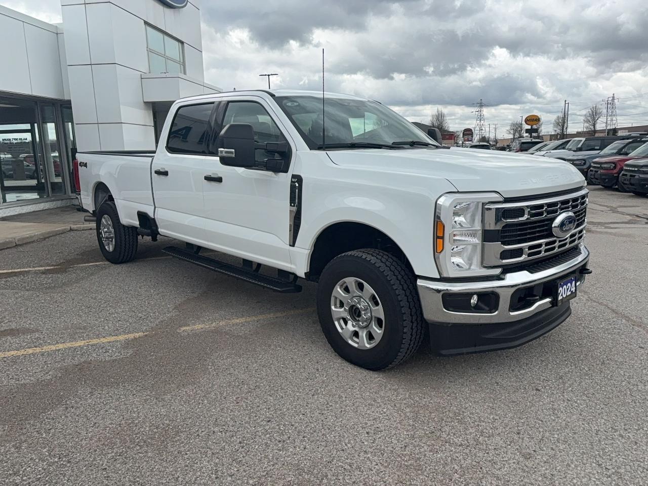 2024 Ford F-250 XLT, CREW CAB, 176"WB, 7.3L GAS ENGINE! Photo2