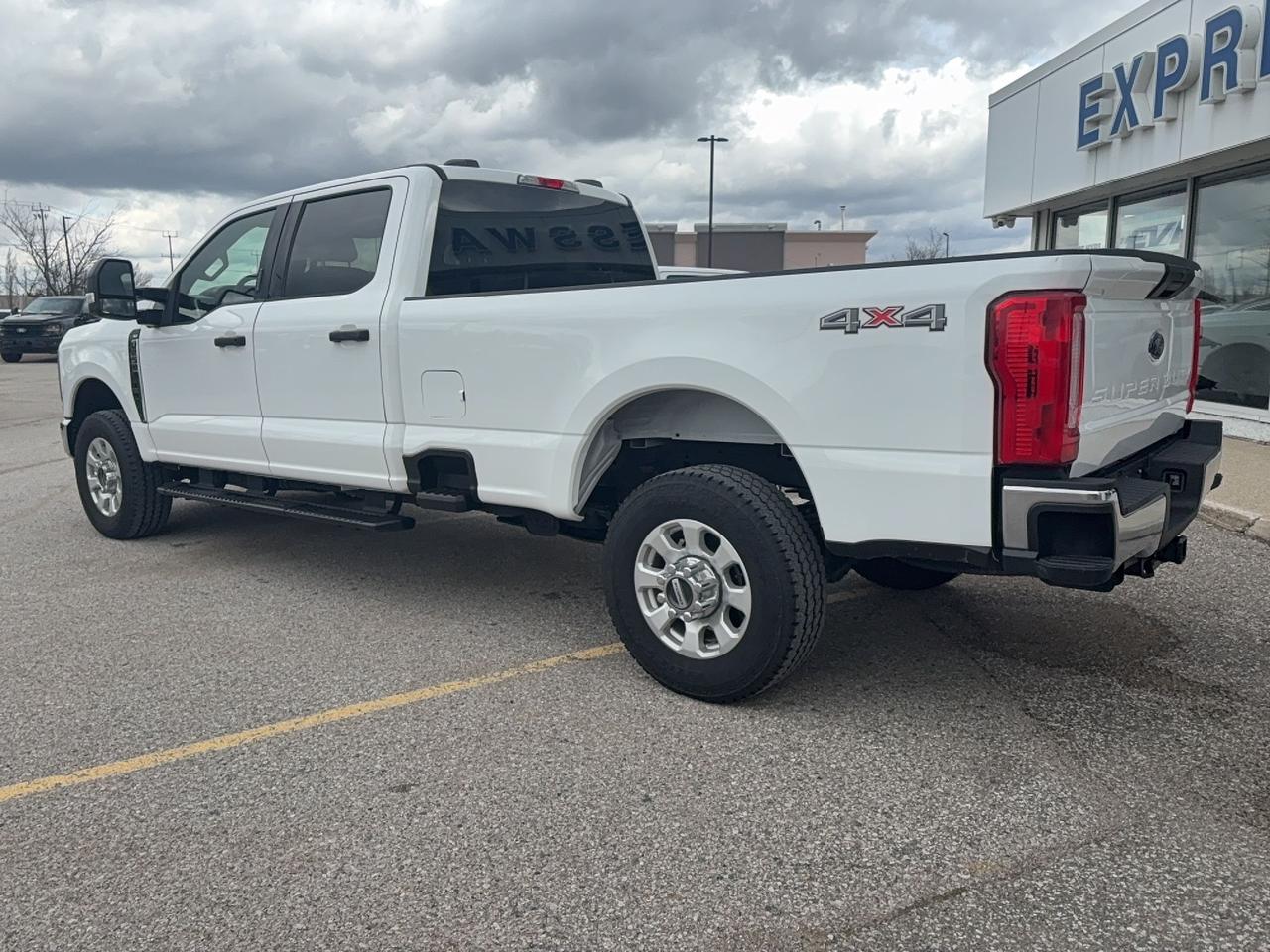 2024 Ford F-250 XLT, CREW CAB, 176"WB, 7.3L GAS ENGINE! Photo