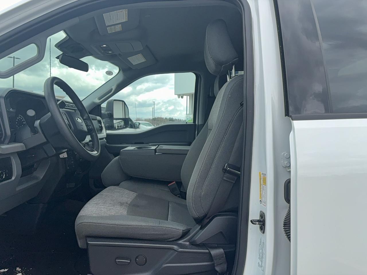 2024 Ford F-250 XLT, CREW CAB, 176"WB, 7.3L GAS ENGINE! Photo