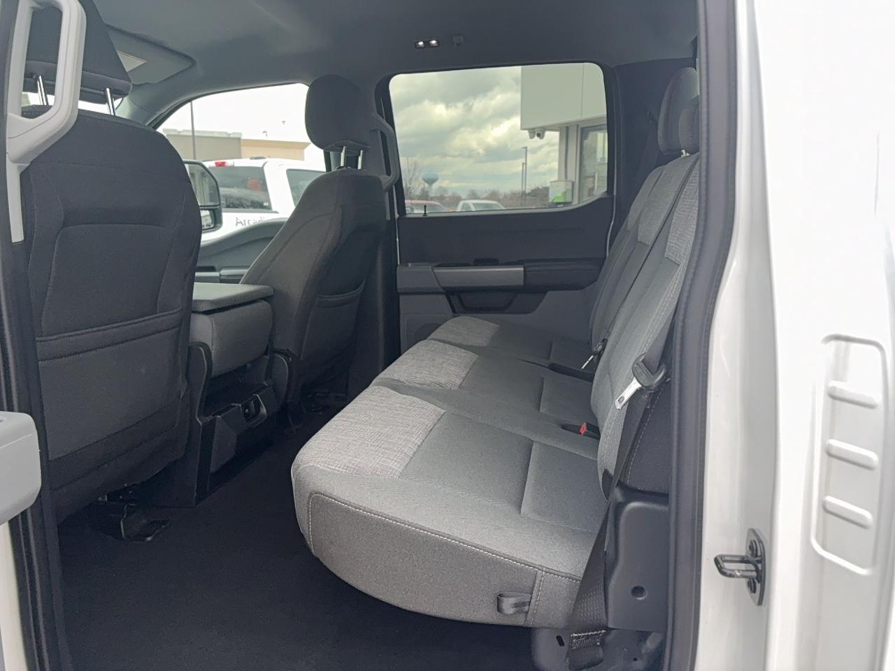 2024 Ford F-250 XLT, CREW CAB, 176"WB, 7.3L GAS ENGINE! Photo