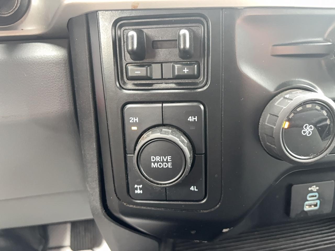 2024 Ford F-250 XLT, CREW CAB, 176"WB, 7.3L GAS ENGINE! Photo