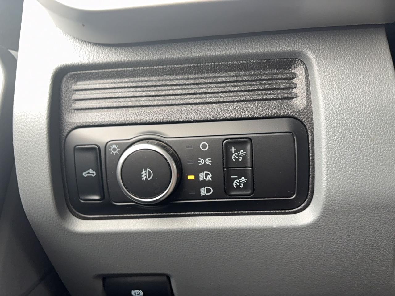 2024 Ford F-250 XLT, CREW CAB, 176"WB, 7.3L GAS ENGINE! Photo