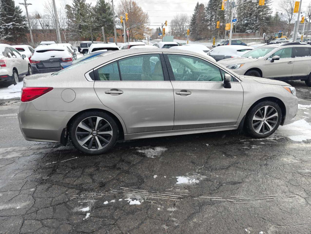 2017 Subaru Legacy 4dr Sdn CVT 2.5i w/Limited & Tech Pkg Photo
