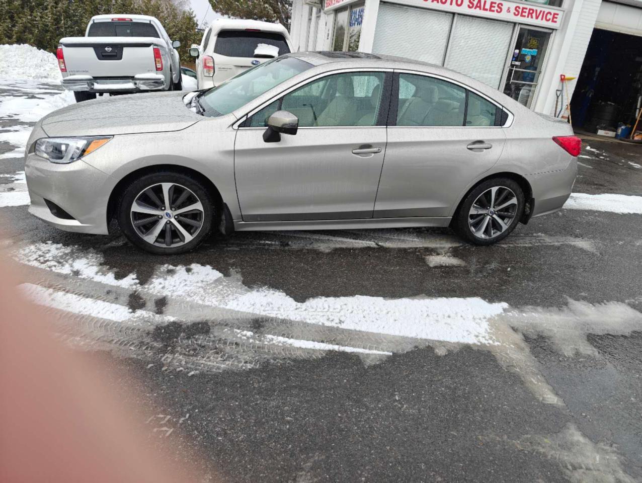 2017 Subaru Legacy 4dr Sdn CVT 2.5i w/Limited & Tech Pkg Photo