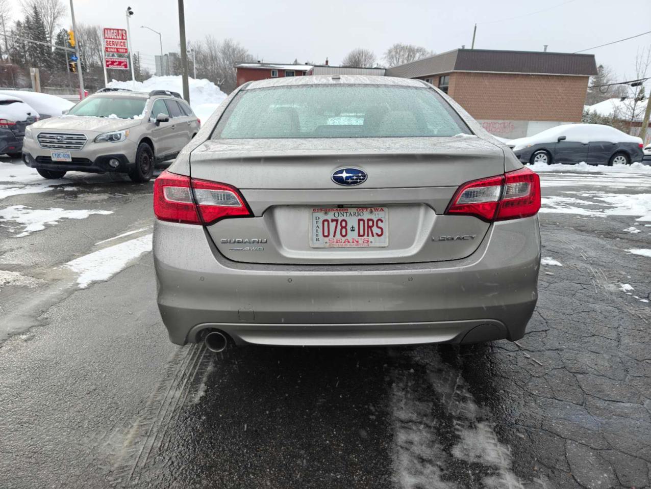 2017 Subaru Legacy 4dr Sdn CVT 2.5i w/Limited & Tech Pkg Photo3