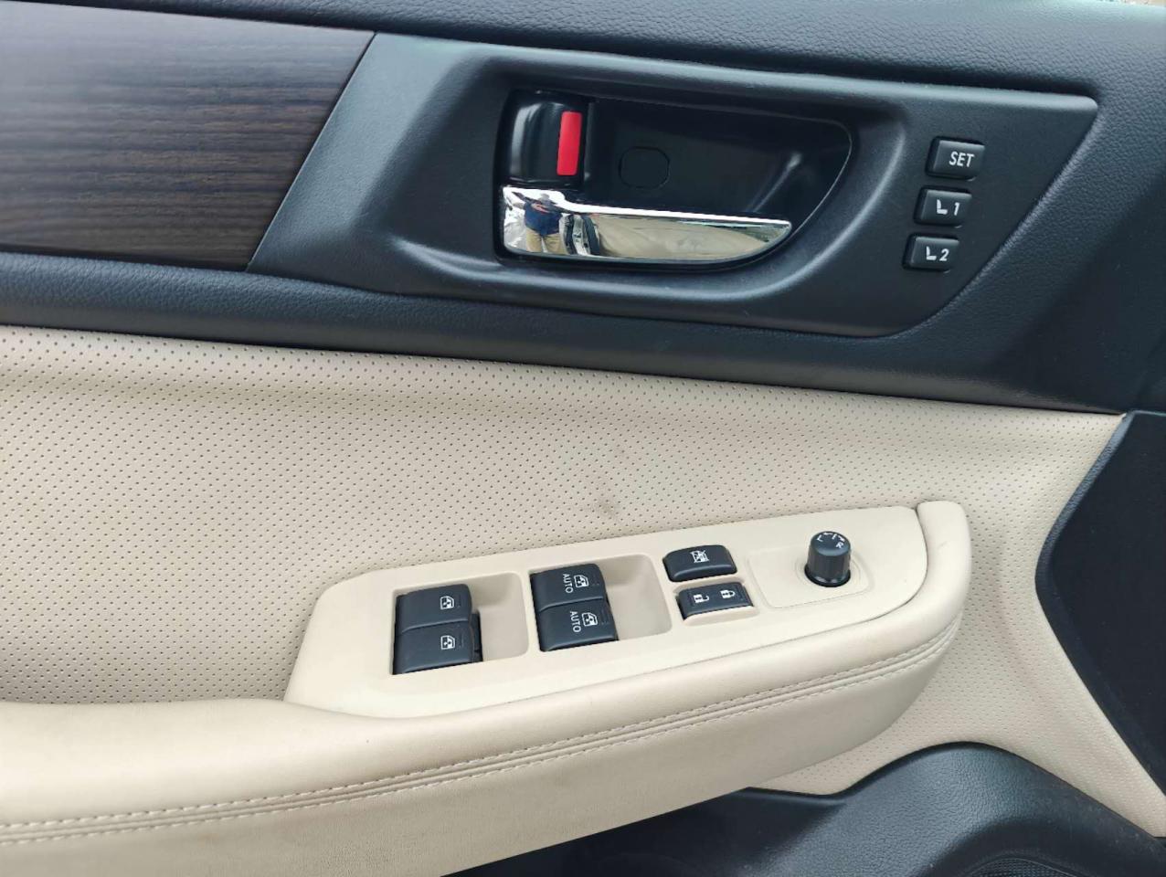 2017 Subaru Legacy 4dr Sdn CVT 2.5i w/Limited & Tech Pkg Photo