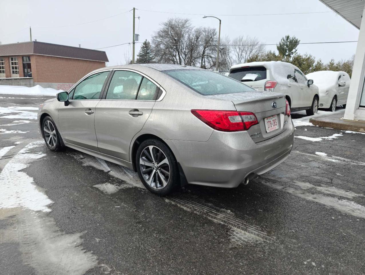 2017 Subaru Legacy 4dr Sdn CVT 2.5i w/Limited & Tech Pkg Photo2
