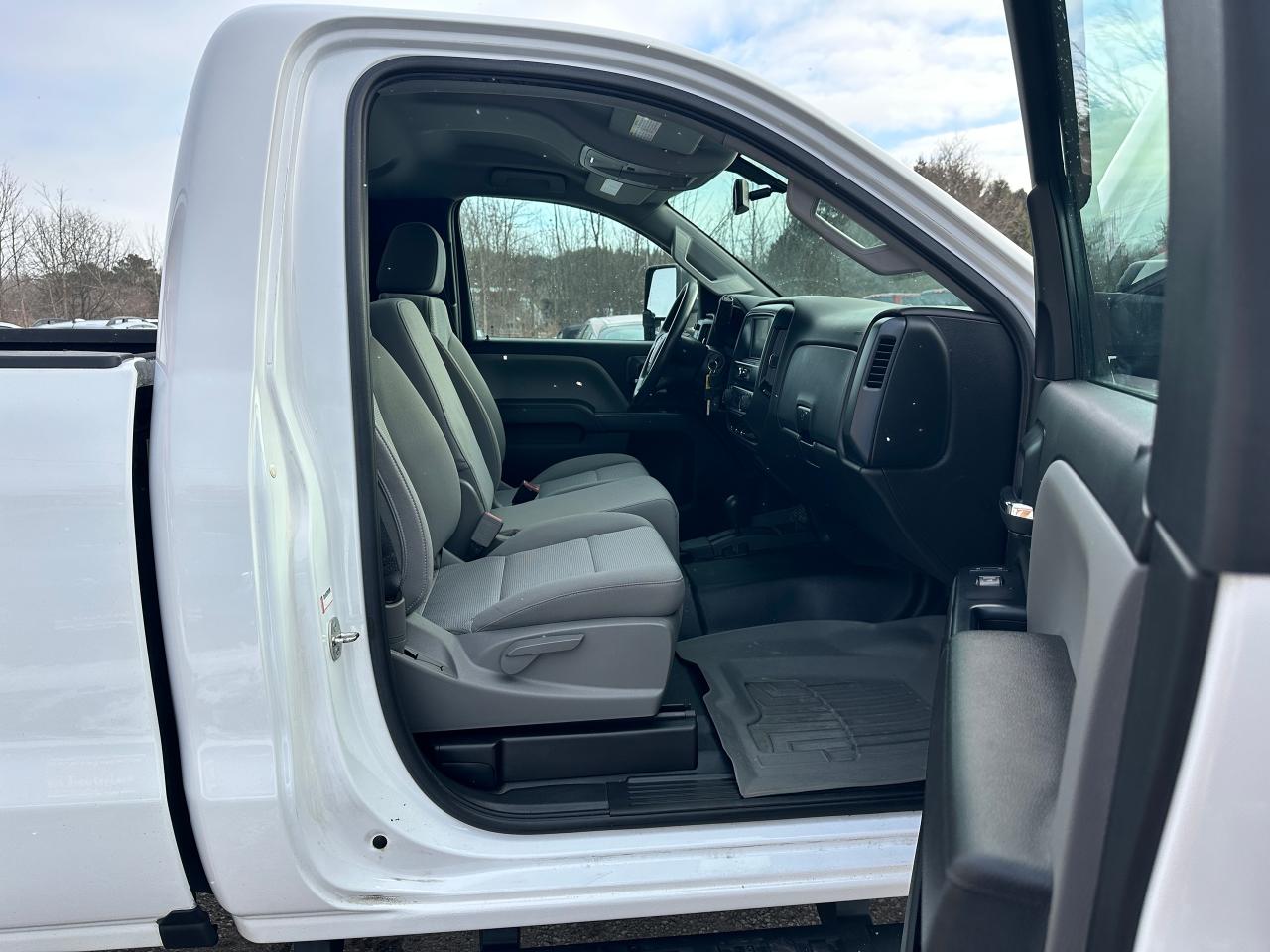 2018 GMC Sierra 2500 4X4 RegCab 133.6" 6.0L V8 Cloth FM RearCam CarPlay Photo