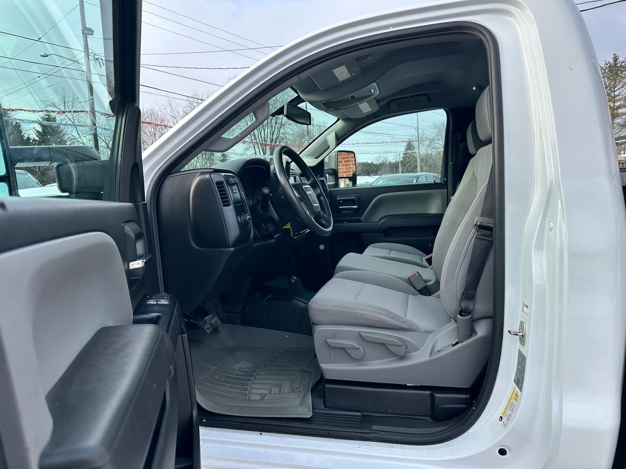 2018 GMC Sierra 2500 4X4 RegCab 133.6" 6.0L V8 Cloth FM RearCam CarPlay Photo