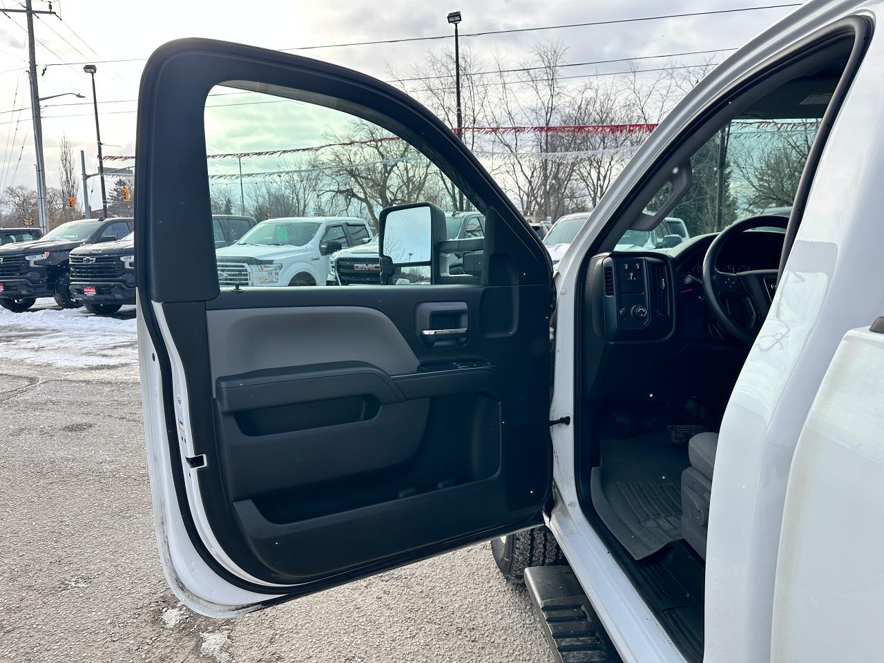 2018 GMC Sierra 2500 4X4 RegCab 133.6" 6.0L V8 Cloth FM RearCam CarPlay Photo