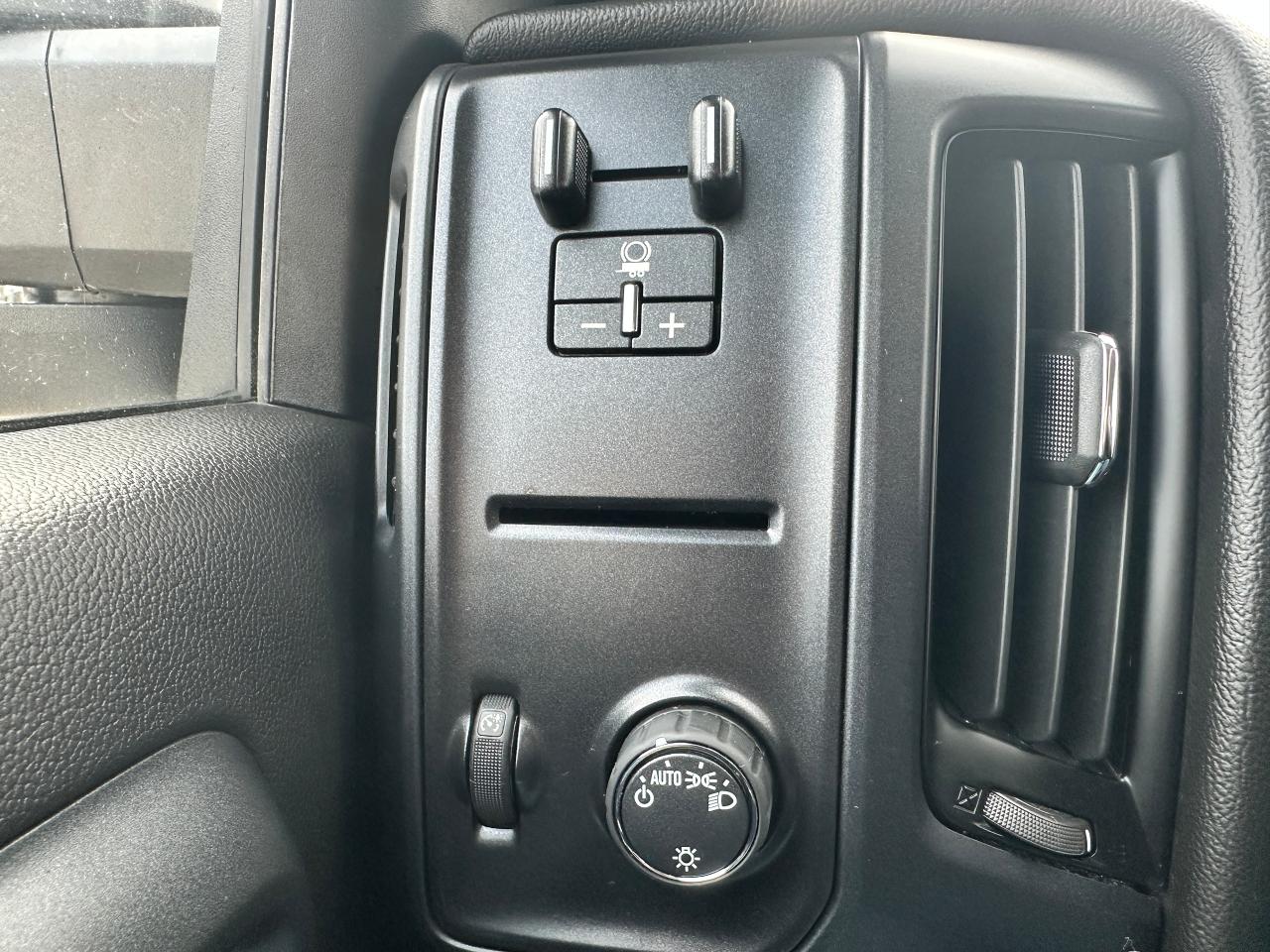 2018 GMC Sierra 2500 4X4 RegCab 133.6" 6.0L V8 Cloth FM RearCam CarPlay Photo