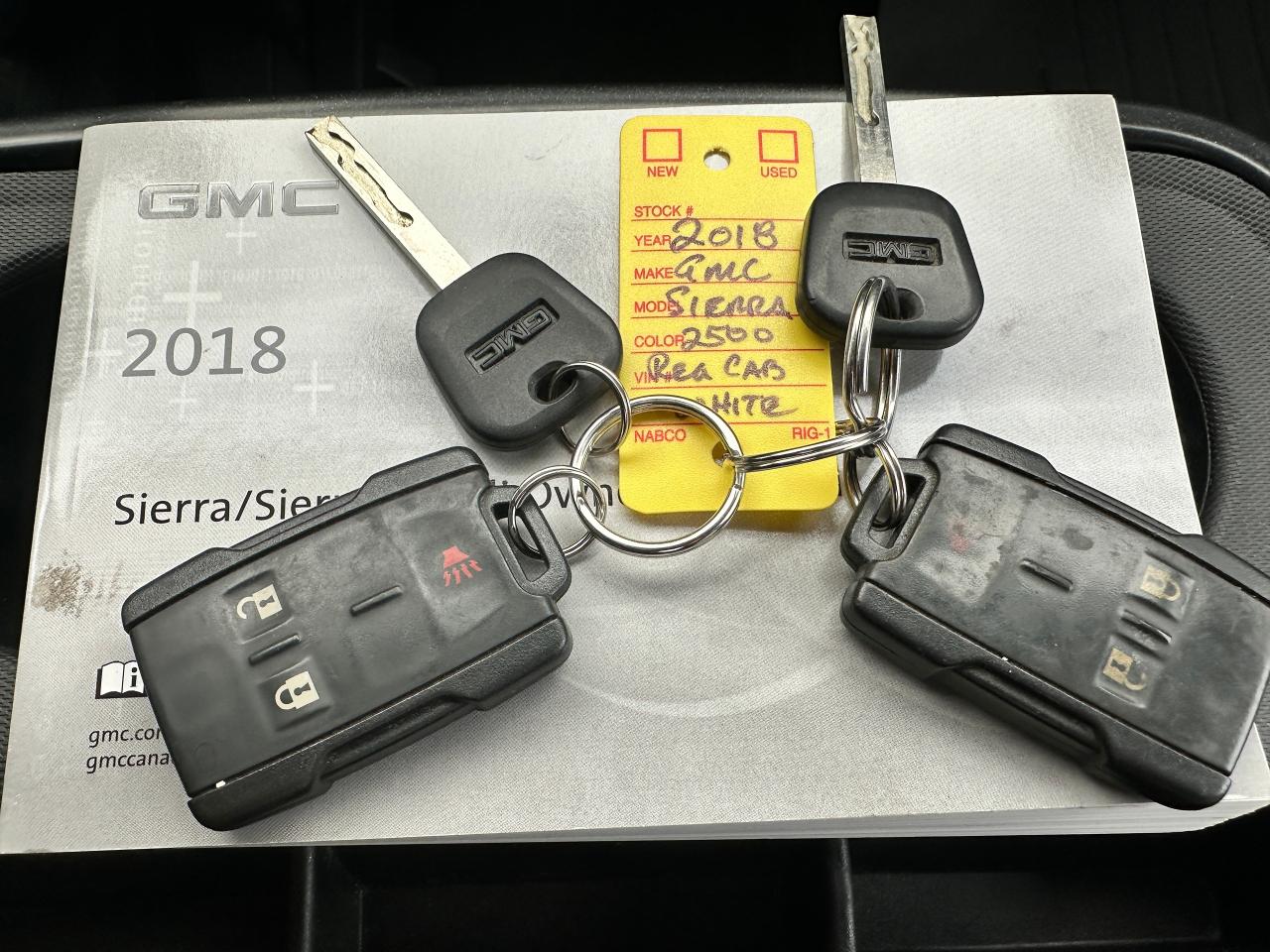 2018 GMC Sierra 2500 4X4 RegCab 133.6" 6.0L V8 Cloth FM RearCam CarPlay Photo