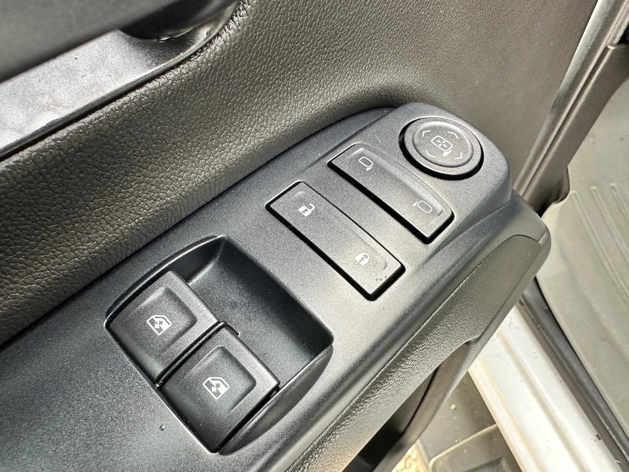 2018 GMC Sierra 2500 4X4 RegCab 133.6" 6.0L V8 Cloth FM RearCam CarPlay Photo