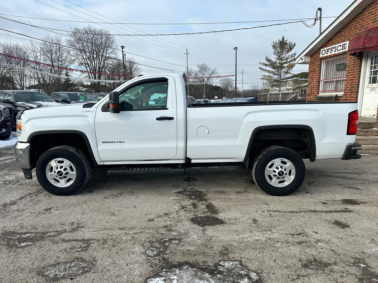 2018 GMC Sierra 2500 4X4 RegCab 133.6" 6.0L V8 Cloth FM RearCam CarPlay Photo