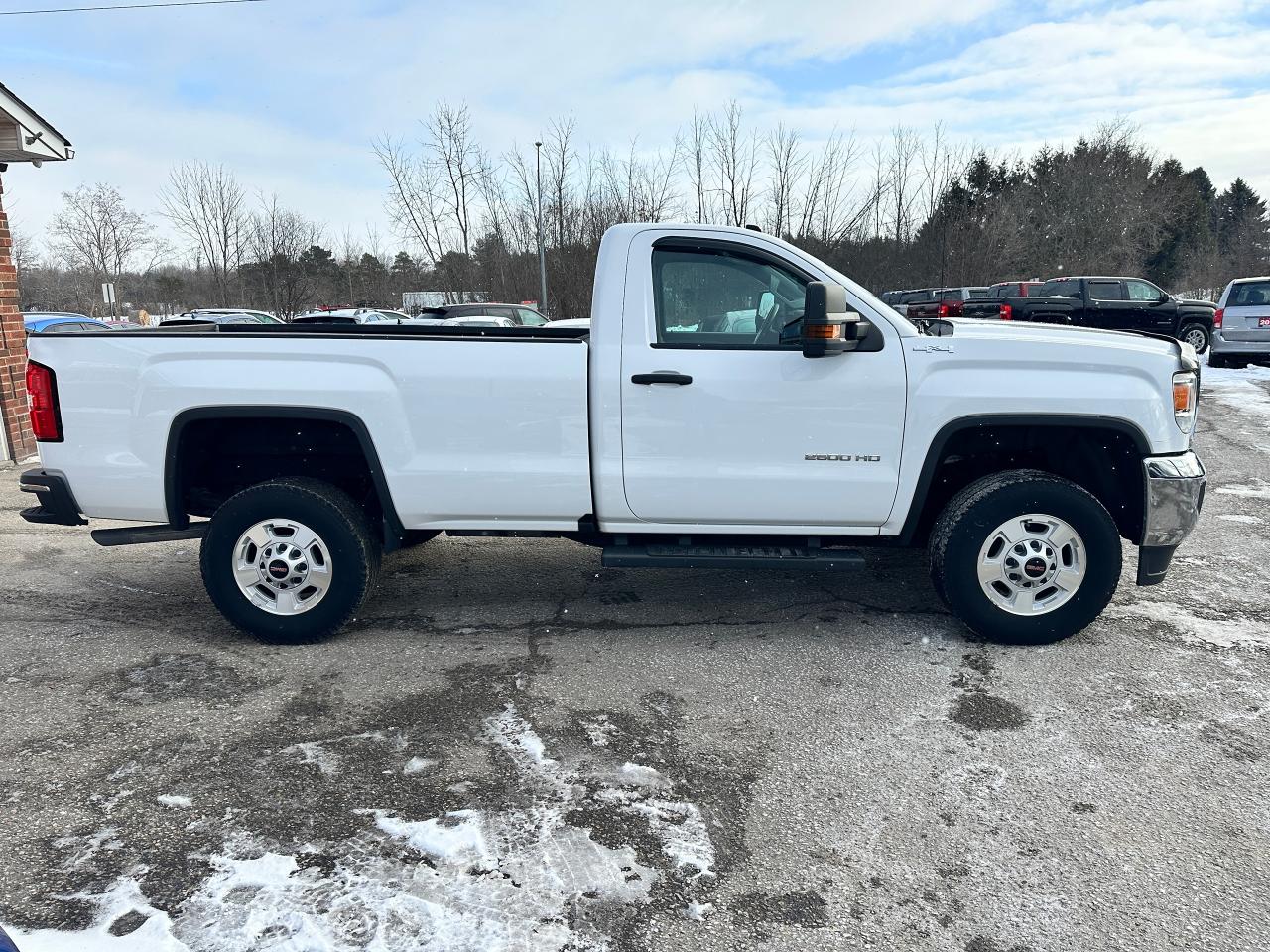 2018 GMC Sierra 2500 4X4 RegCab 133.6" 6.0L V8 Cloth FM RearCam CarPlay Photo4