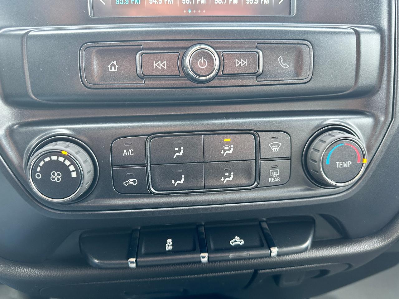 2018 GMC Sierra 2500 4X4 RegCab 133.6" 6.0L V8 Cloth FM RearCam CarPlay Photo