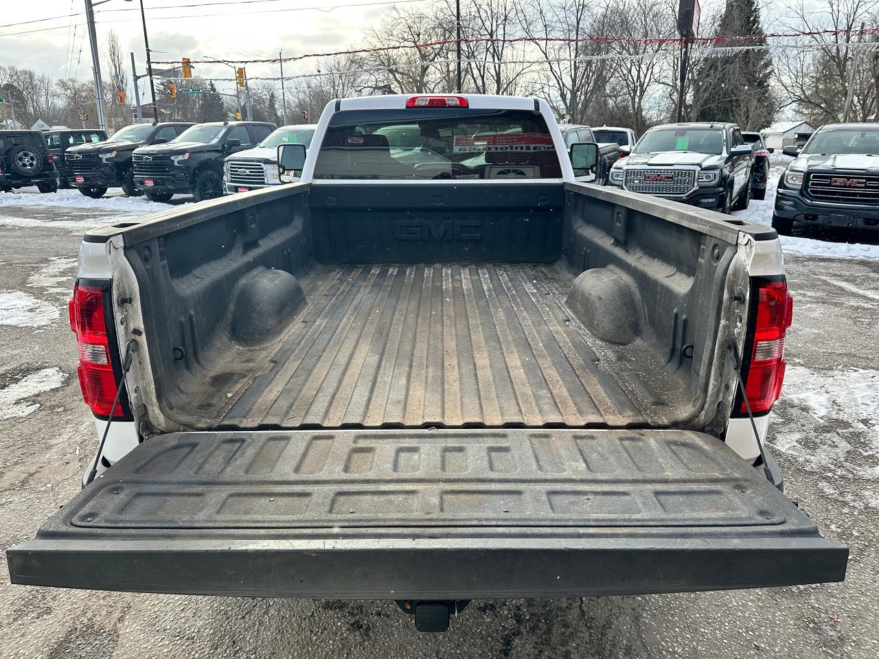 2018 GMC Sierra 2500 4X4 RegCab 133.6" 6.0L V8 Cloth FM RearCam CarPlay Photo