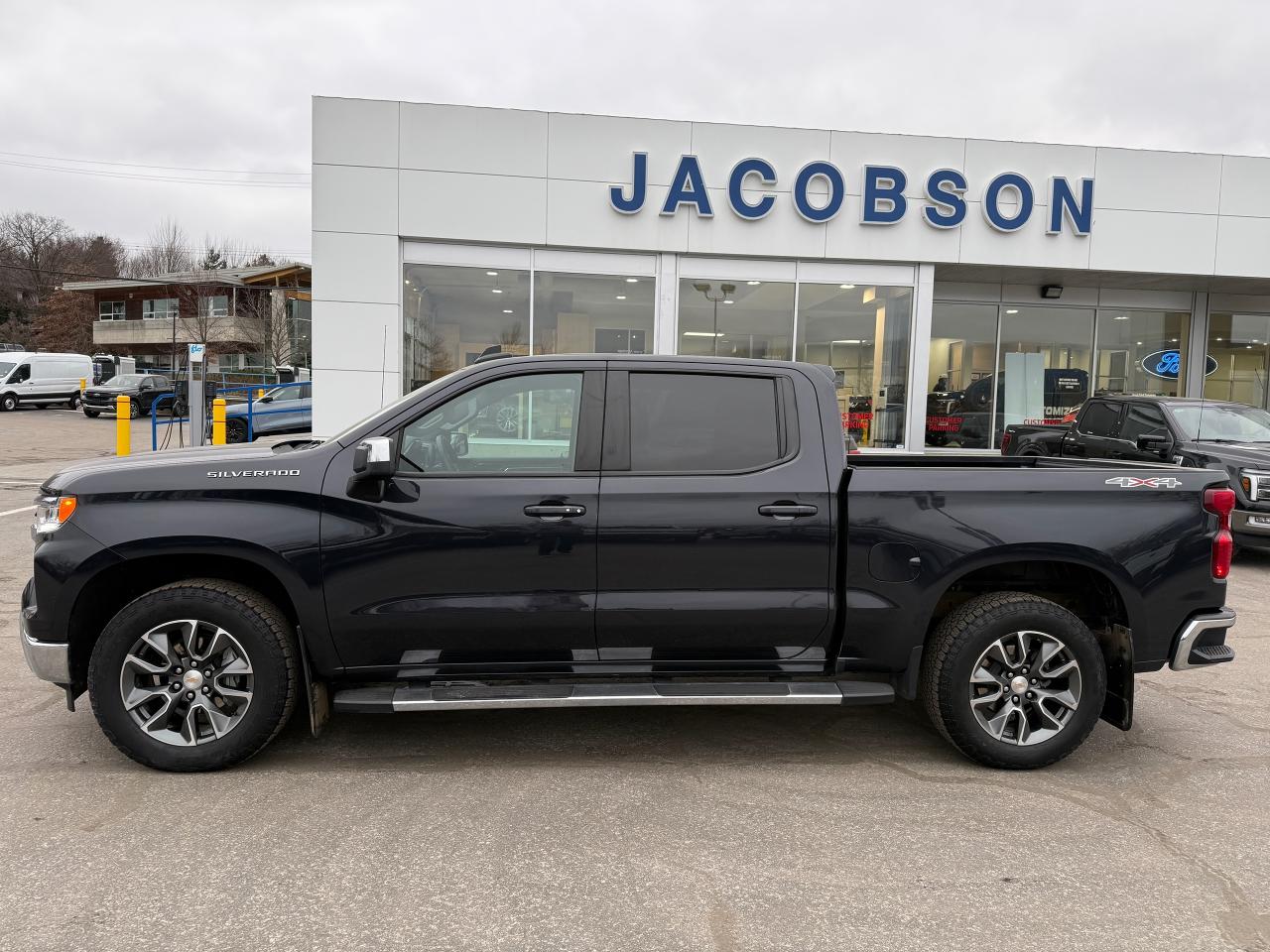 2023 Chevrolet Silverado 1500 LT Photo1
