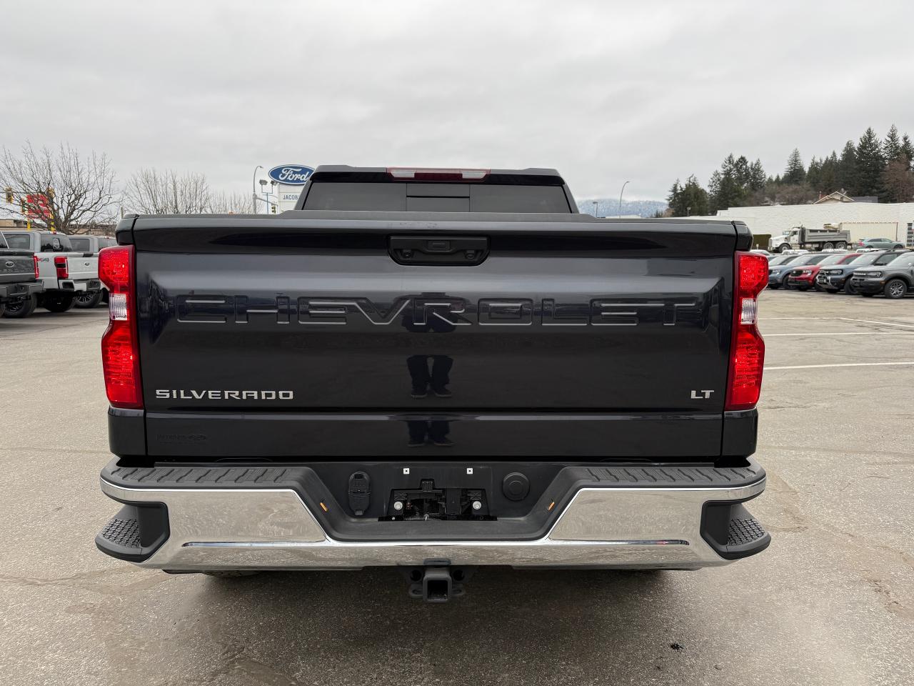 2023 Chevrolet Silverado 1500 LT Photo3