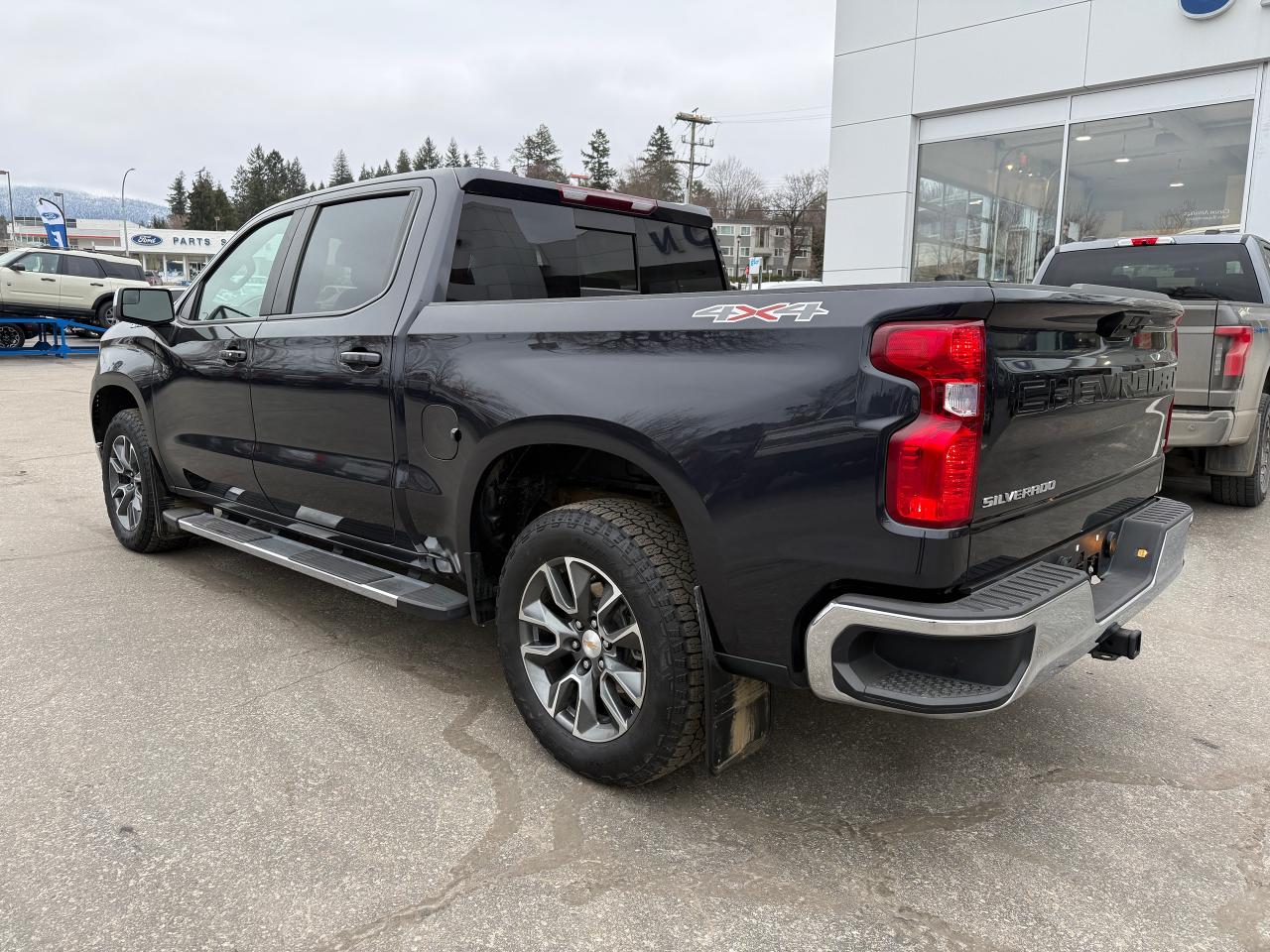 2023 Chevrolet Silverado 1500 LT Photo2