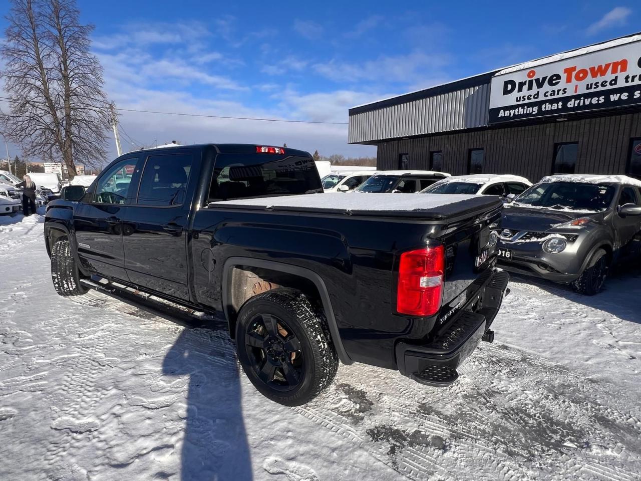 2017 GMC Sierra 1500 SLE Photo2