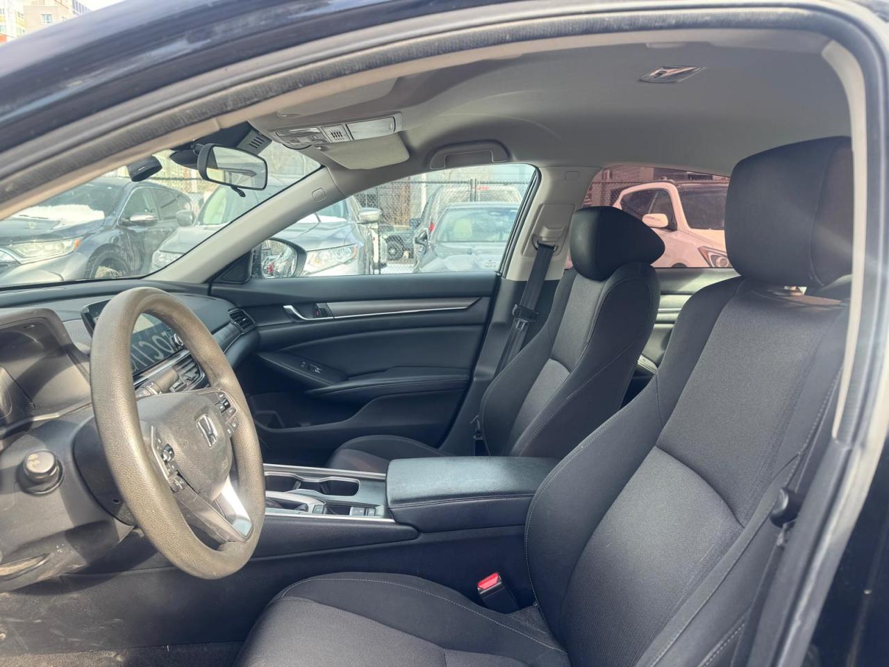 2018 Honda Accord LX | CLEAN TITLE | LOW KMS| Photo3