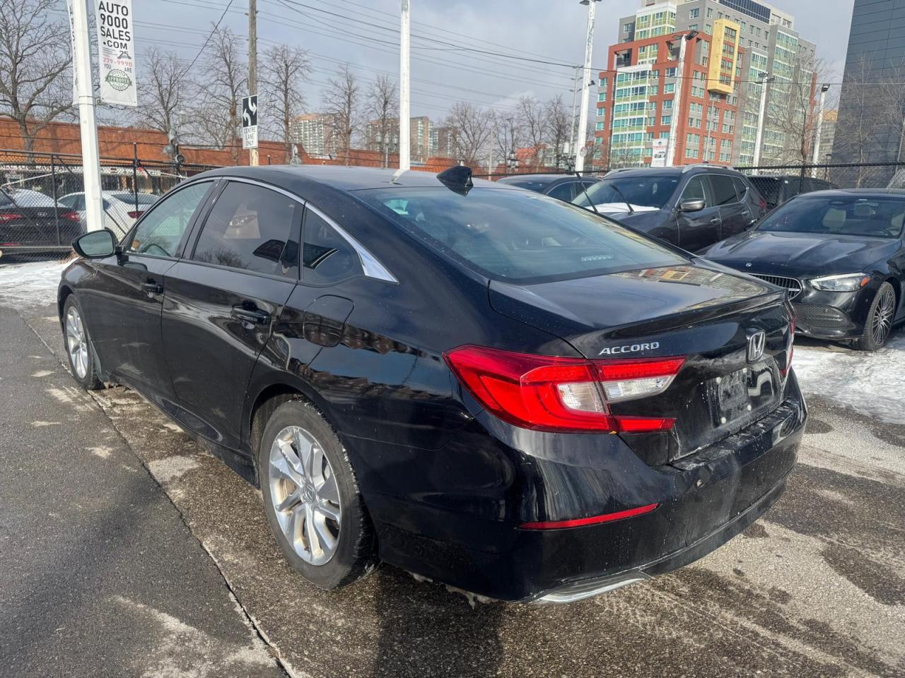 2018 Honda Accord LX | CLEAN TITLE | LOW KMS| Photo2