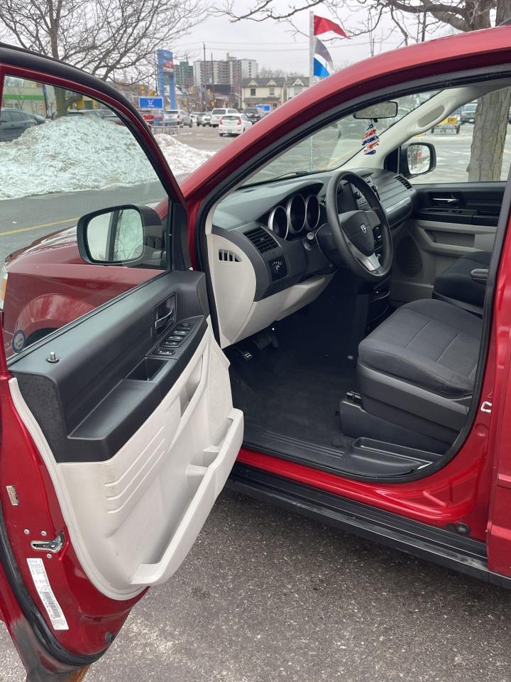 2009 Dodge Grand Caravan SE  STOW N GO   ONLY 168,000 KMS Photo