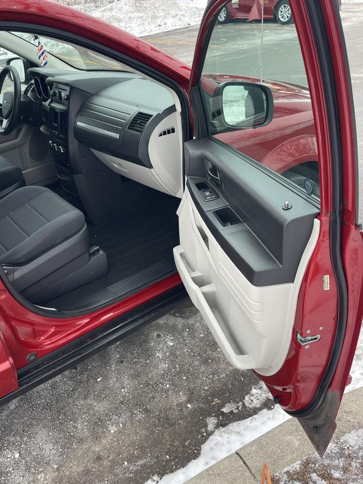 2009 Dodge Grand Caravan SE  STOW N GO   ONLY 168,000 KMS Photo